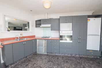 83 Easther Crescent, Kew
