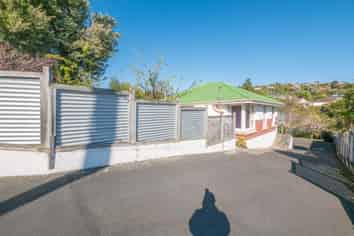 83 Easther Crescent, Kew