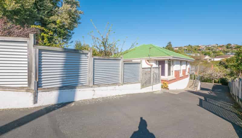 83 Easther Crescent, Kew