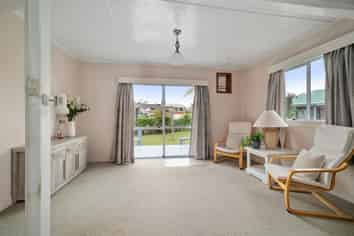 2 Holden Avenue, Holdens Bay