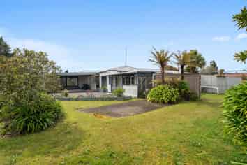 2 Holden Avenue, Holdens Bay