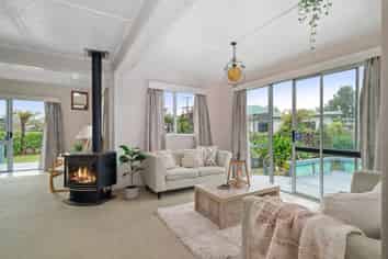 2 Holden Avenue, Holdens Bay