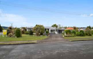 2 Holden Avenue, Holdens Bay