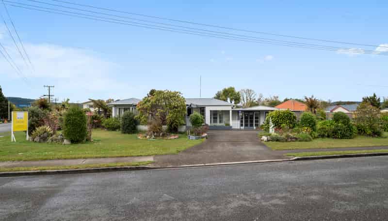 2 Holden Avenue, Holdens Bay
