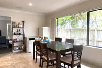 82 Oakway Drive, Albany