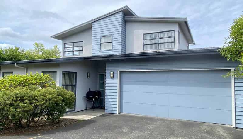82 Oakway Drive, Albany