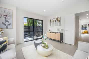 1/25 Hedge Row, Sunnyhills
