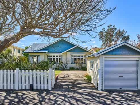 20 Bloomfield Terrace, Central Hutt