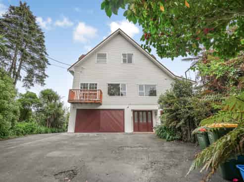 17 Hill Road, Belmont