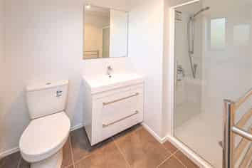 19 Buckingham Place, Springvale