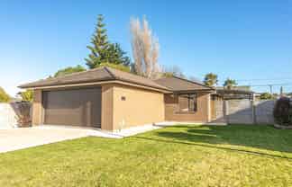 19 Buckingham Place, Springvale
