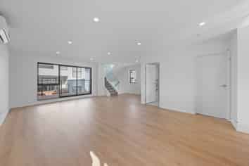 2/46 Cockayne Crescent, Sunnynook