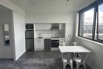 332/1 Layard Street, Avondale