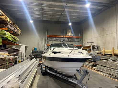 Warehouse in Drive-Around Complex