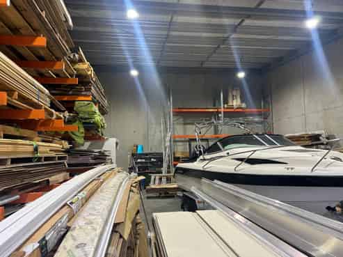 Warehouse in Drive-Around Complex