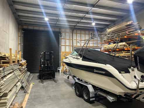 Warehouse in Drive-Around Complex