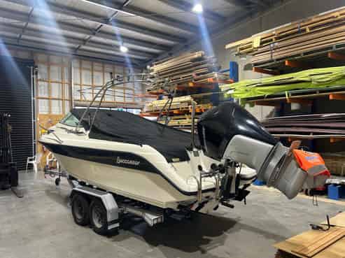 Warehouse in Drive-Around Complex