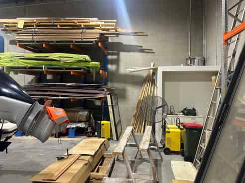 Warehouse in Drive-Around Complex