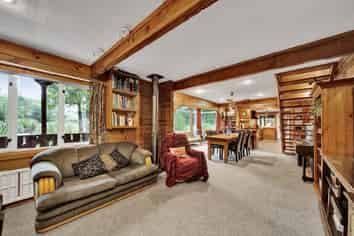 922 Pembroke Road West, Stratford