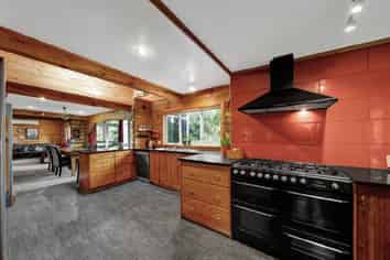 922 Pembroke Road West, Stratford