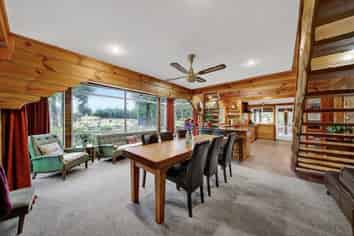 922 Pembroke Road West, Stratford
