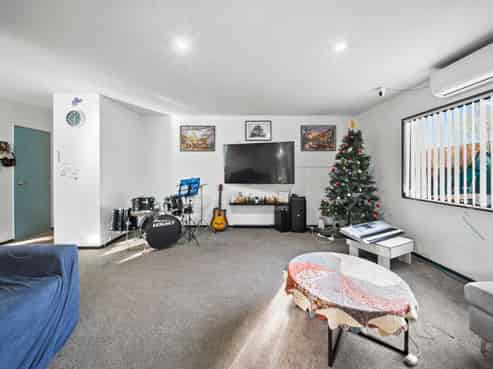 27 Robertson Road, Favona