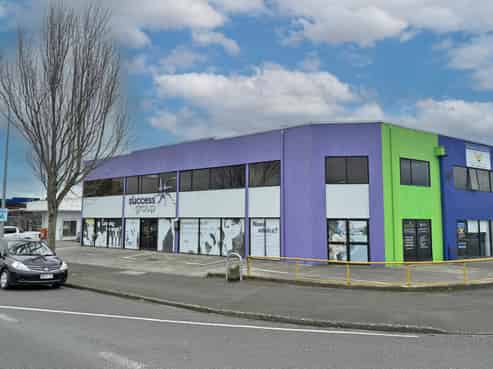 Stand Out on Somerset - Premium Corner Office