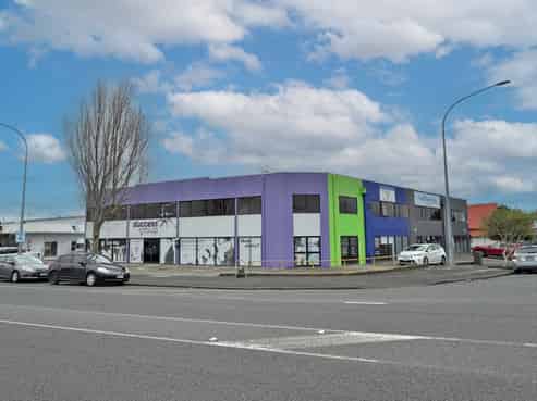 Stand Out on Somerset - Premium Corner Office