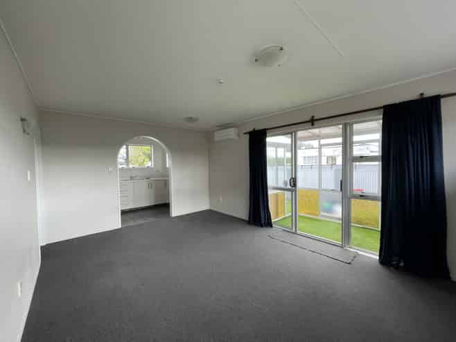 1/608 Elm Road, Akina