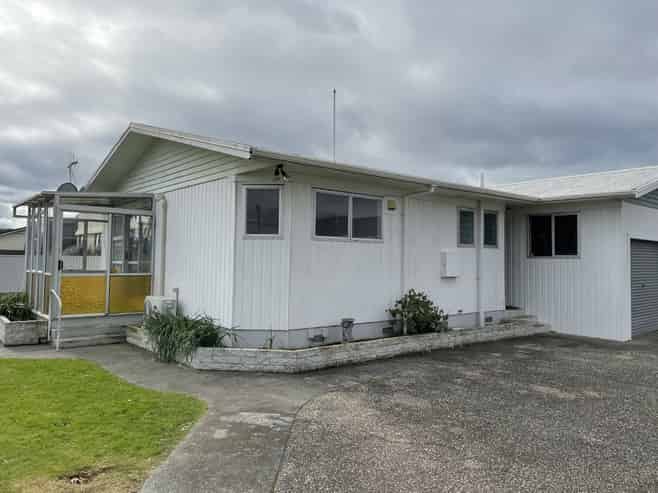 1/608 Elm Road, Akina