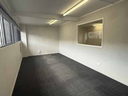 Immaculate industrial warehouse for lease