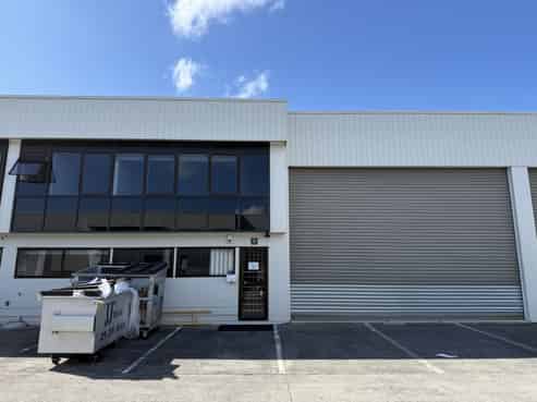 Immaculate industrial warehouse for lease