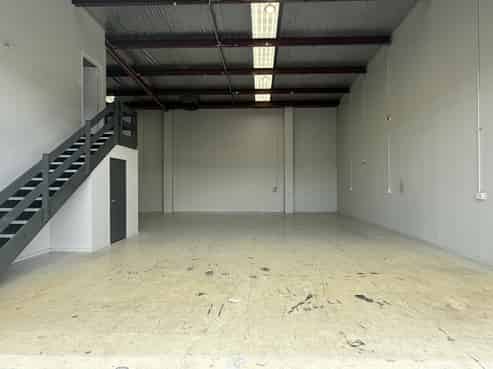 Immaculate industrial warehouse for lease