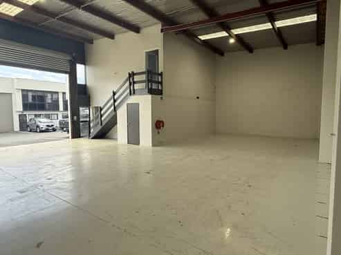 Immaculate industrial warehouse for lease