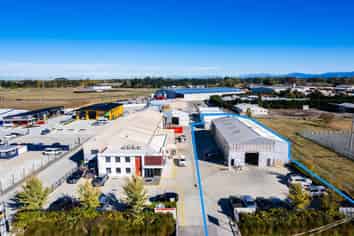 Bulk Retail/Industrial on Flaxton! 