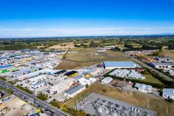 Bulk Retail/Industrial on Flaxton! 