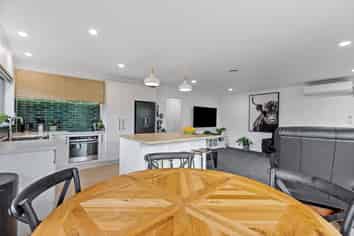 15 Pembroke Drive, Bethlehem