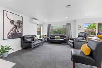 15 Pembroke Drive, Bethlehem