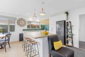 15 Pembroke Drive, Bethlehem