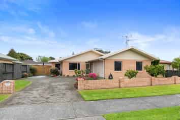 15 Pembroke Drive, Bethlehem