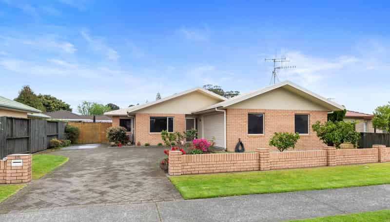 15 Pembroke Drive, Bethlehem