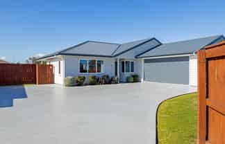 12 Austin Reid Ave, Carterton