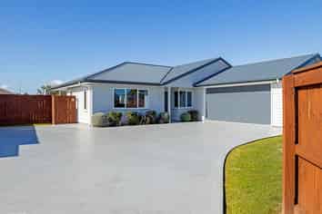 12 Austin Reid Ave, Carterton