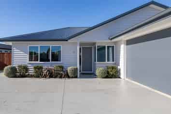 12 Austin Reid Ave, Carterton