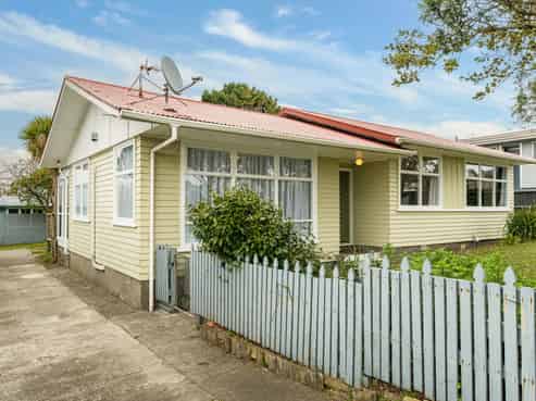 421 Warspite Avenue, Ascot Park