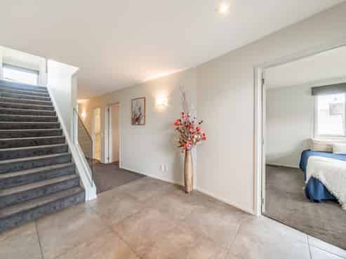 10 Hollyford Place, Aotea