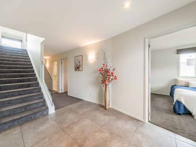 10 Hollyford Place, Aotea