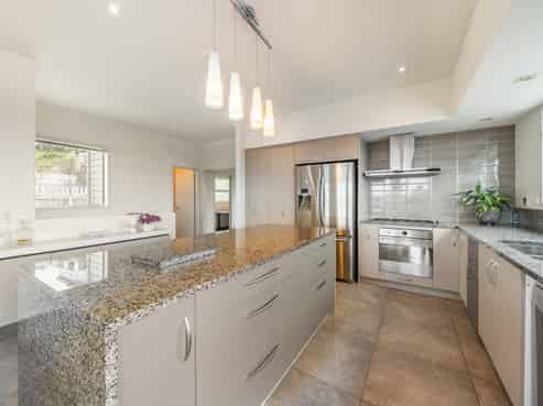 10 Hollyford Place, Aotea