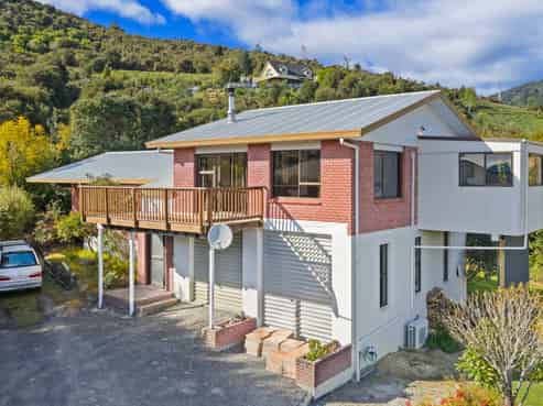 6 Moana View Road, Waikawa
