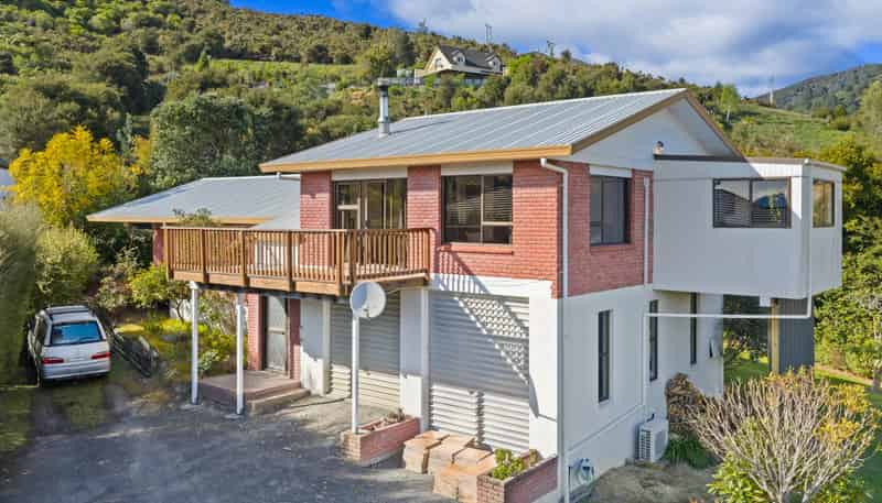 6 Moana View Road, Waikawa